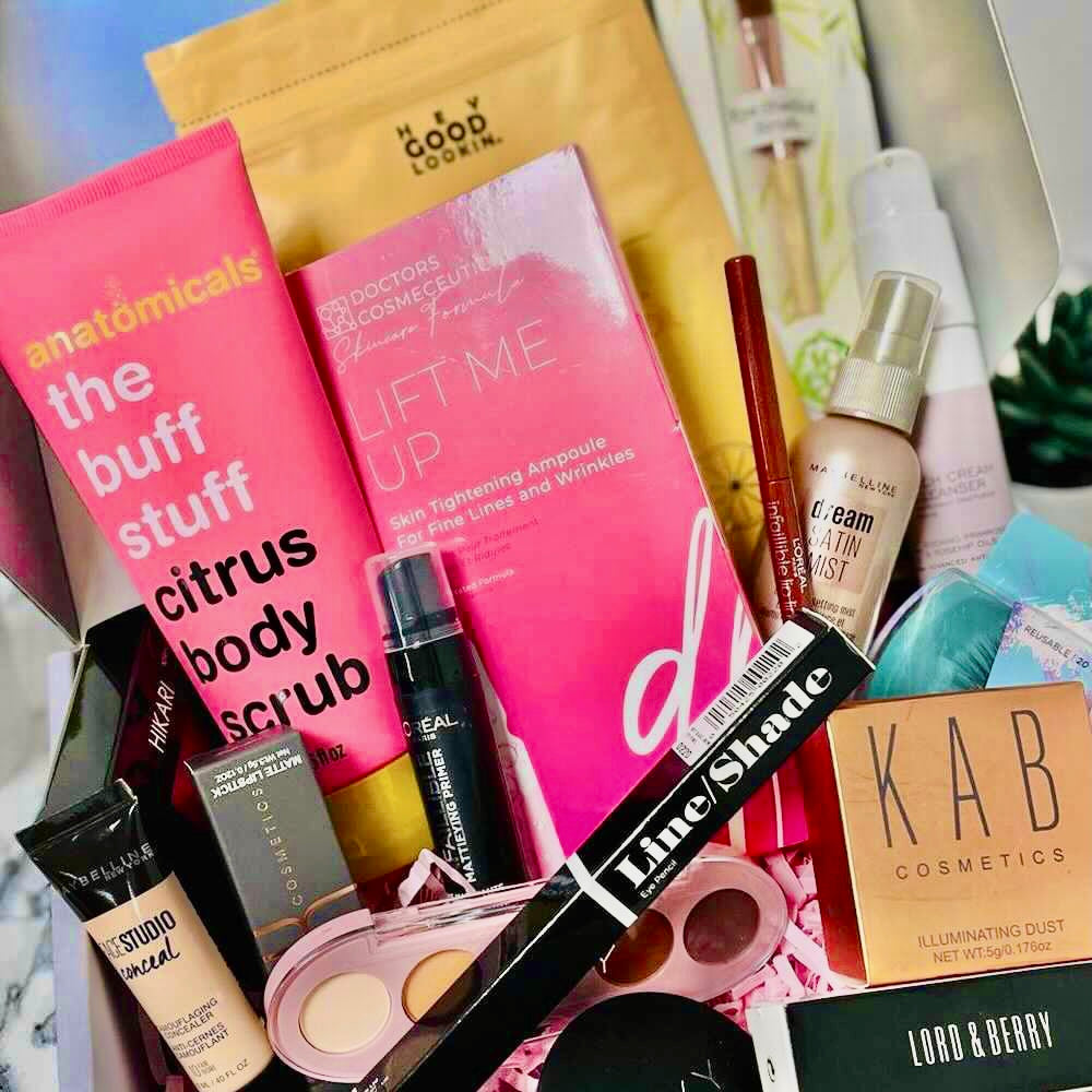 The Deluxe Beauty Box | Monthly * NEW *